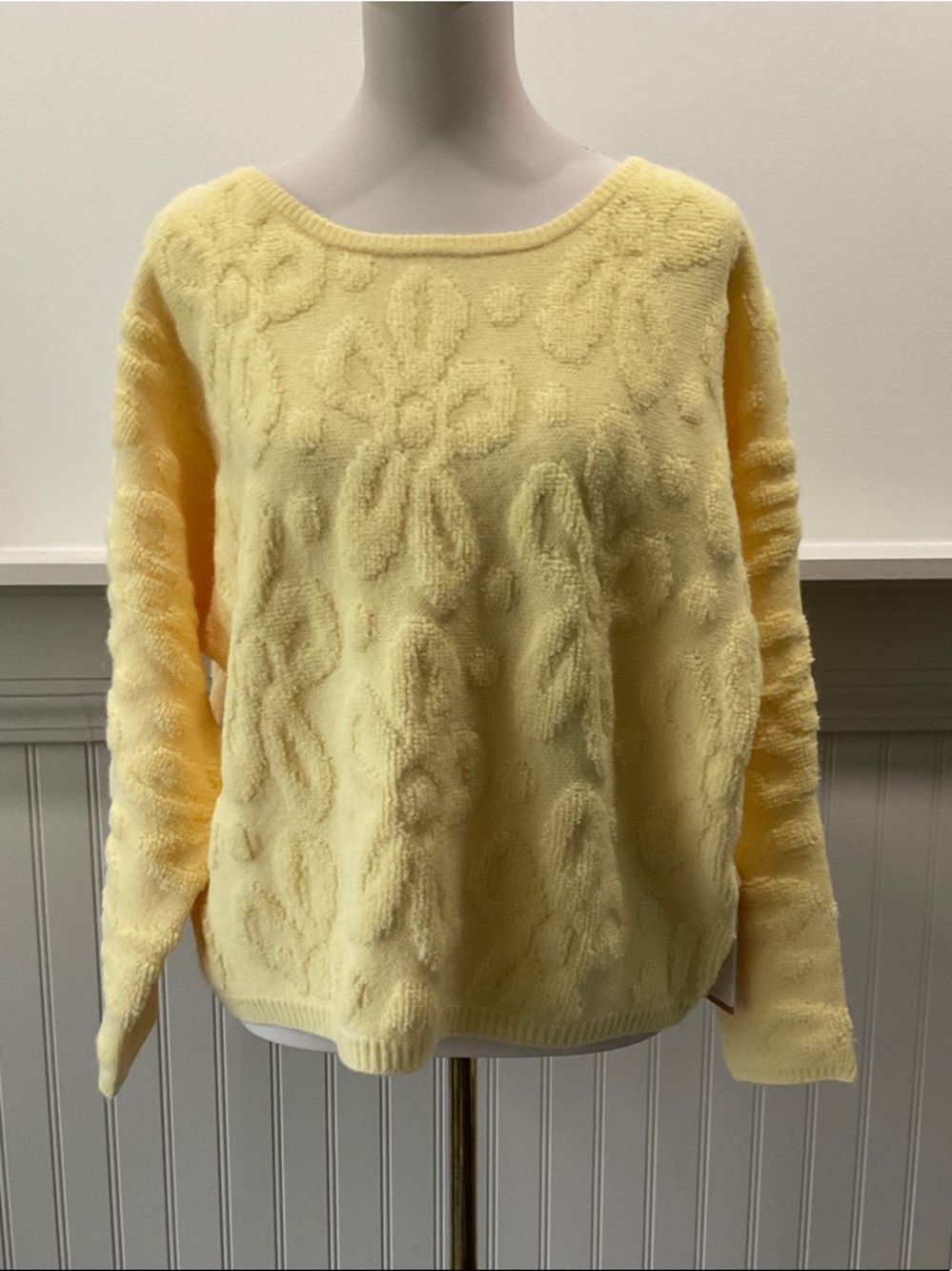 Cyrus Fuzzy Floral Knit Sweater XL Yellow Boxy Oversized Textured Pullover NWT